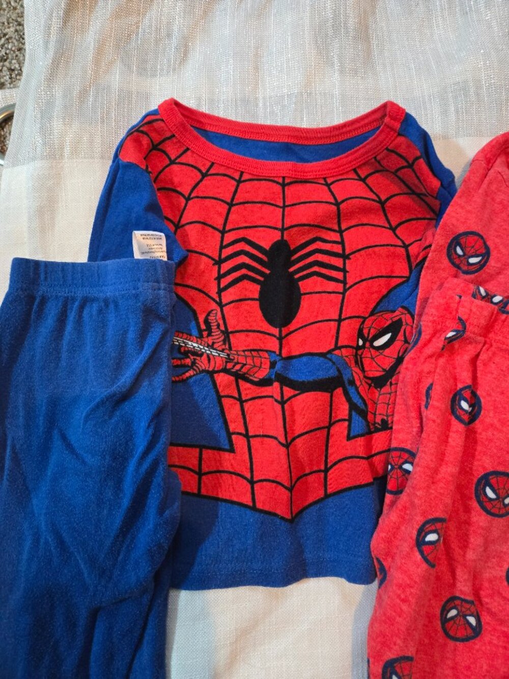 Set of spiderman pjs - Picture 2 of 3